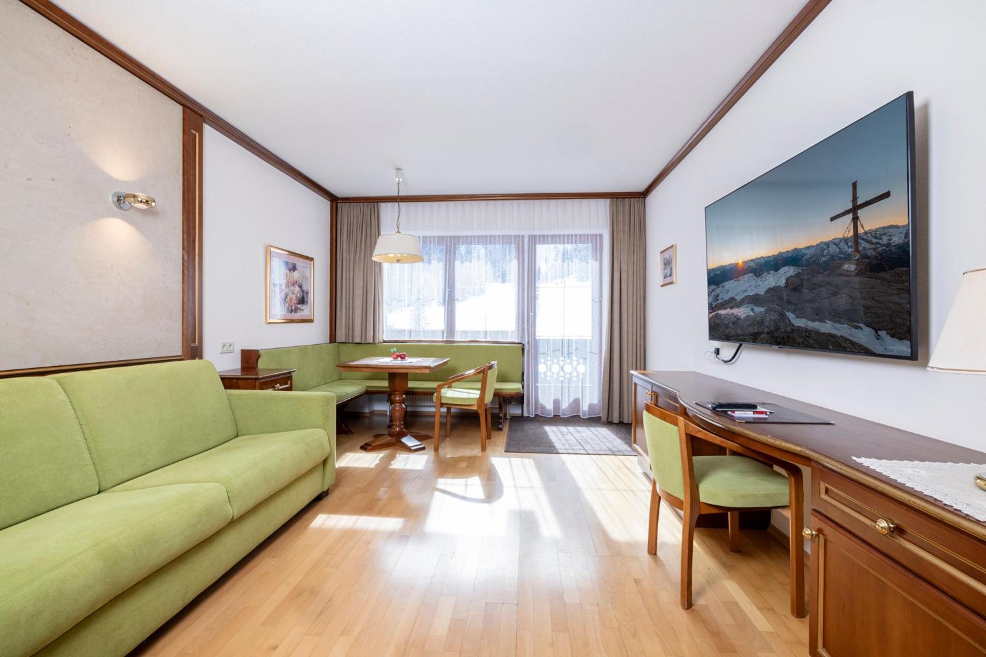 Der Rindererhof Hotel Tux Luaran gambar